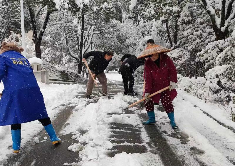 以雪为令，保驾护航——破冰除雪后勤在行动