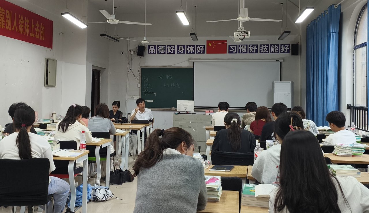 质管办组织召开商贸管理学院学生代表座谈会
