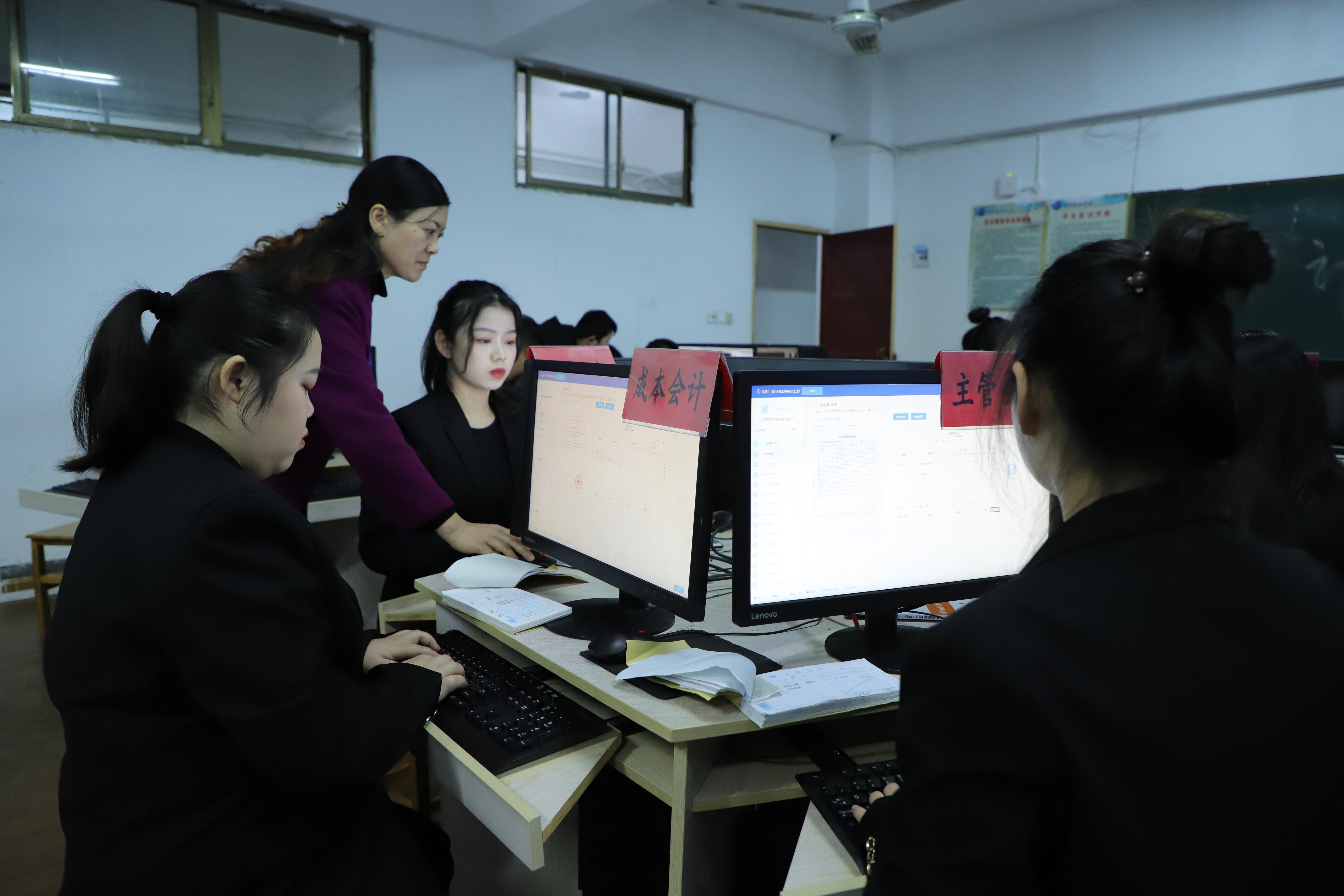 教书育人，品德为先 ——娄底潇湘职业学院教师王建军