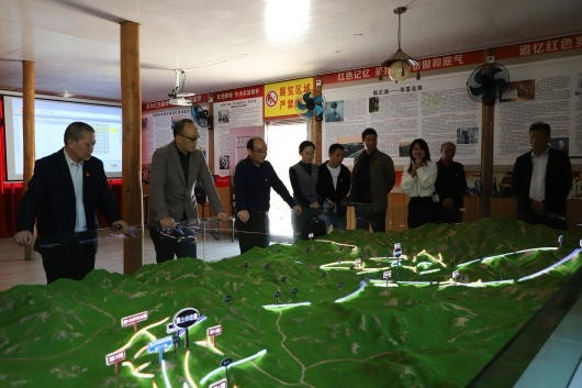 我校领导班子集体参加“追寻红色足迹·助力乡村振兴”主题实践活动
